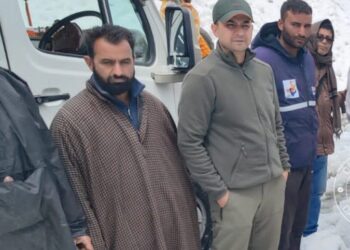 8 Tourists Among 10 Stranded Near Old Tunnel In Qazigund, Rescue Ops Launched
