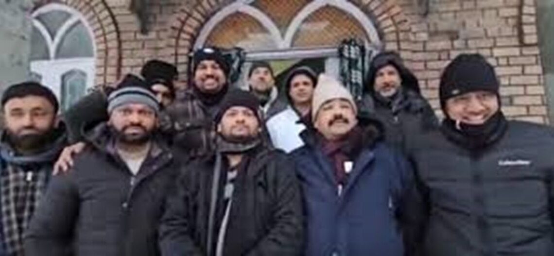 Snowfall: Stranded tourists praise hospitality, people throw open homes & Masjids
