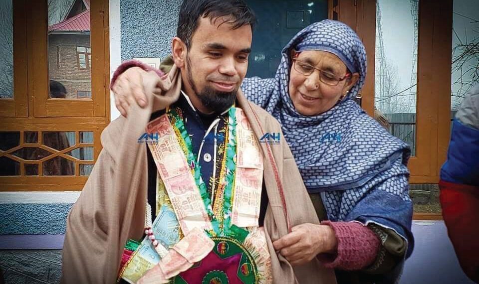 Hajibal Baramulla’s Adil Bukhari becomes second Kashmiri to crack ISS exam