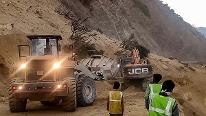 Traffic Resumes On Jammu-Srinagar Highway