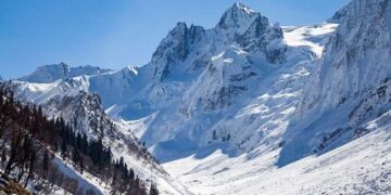 Thajiwas Glacier retreat raises climate concerns, impacts tourism, livelihood