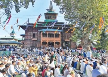Thousands offer ‘Khoja Digar’ at Naqshband Sahib Shrine in Downtown