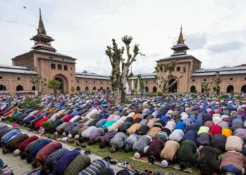 2nd Friday of Ramadan: Thousands offer prayers at Jamia Masjid
