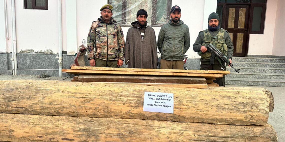 Police busts illegal timber smuggling in Ganderbal; Huge quantity of forest timber recovered