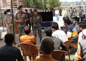 GOC 15 Corps asks kins of youth to bring back their wards from militant groups at Shopian meet