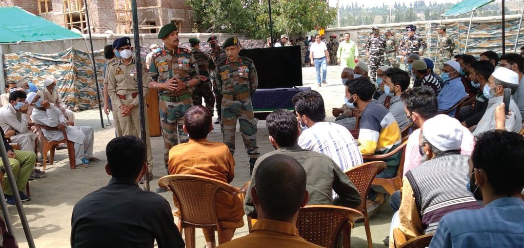 GOC 15 Corps asks kins of youth to bring back their wards from militant groups at Shopian meet