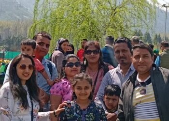 JK Tourism on road to recovery, 80 Lakh tourists throng JK in 6 months