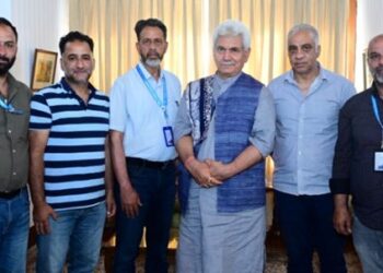 Joint Traders Association Lal Chowk Srinagar call on LG