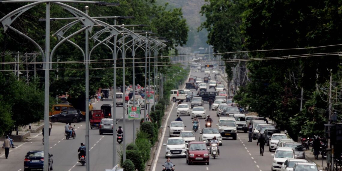Passenger vehicles back on roads in Srinagar under unlock guidelines