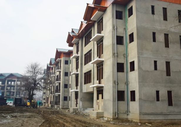 LG conducts on-site inspection &reviews ongoing construction work of Transit Accommodations