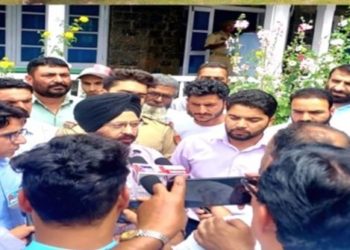 Transport Comr visits Kupwara, reviews transport services