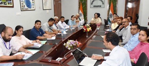 DC Udhampur reviews progress of Mission YUVA implementation