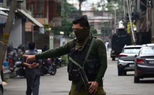 2 UP labourers killed in Shopian grenade attack: Police