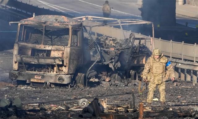 Russia shells Ukraine city, No breakthrough in talks