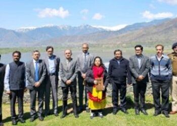 Union Forest Secy inspects Wullar conservation works
