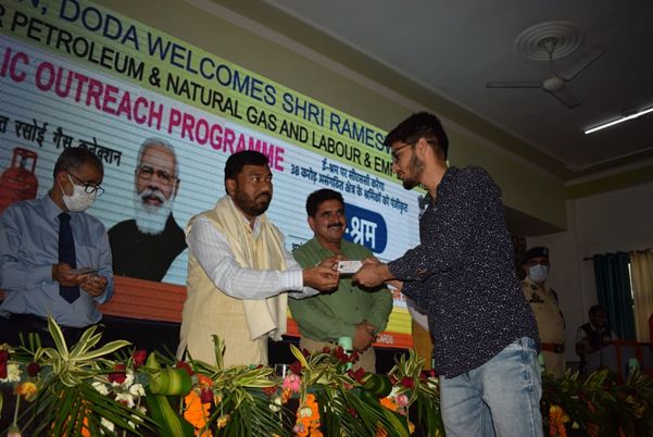 Union MOS for Petroleum, Natural Gas and Labour & Employment visits Doda; Convenes Public outreach camp