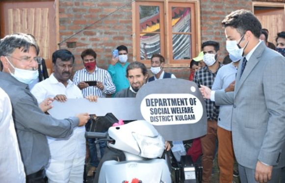 Union MOS for Social Justice & Empowerment visits Kulgam
