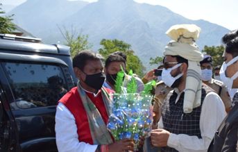 Union Minister for Tribal Affairs visits Bandipora, inaugurates several projects