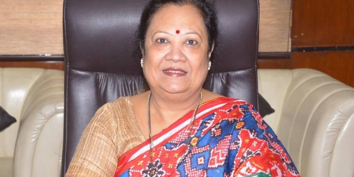 Union MoS Darshana Jardosh reviews functioning of Handloom & Handicraft Deptt