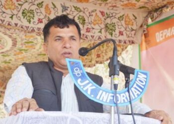 Union MoS Agriculture & Farmers Welfare Visits Fruit & Vegetable Mandi Agler Shopian