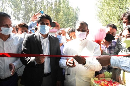 Union MoS Information & Broadcasting inaugurates RAS established under PMMSY at Awantipora