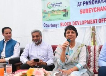 Union Secy DDWS visits Chak Lalu, Dhamore-Trilokpur; Inaugurates WSS, holds interactive session with locals