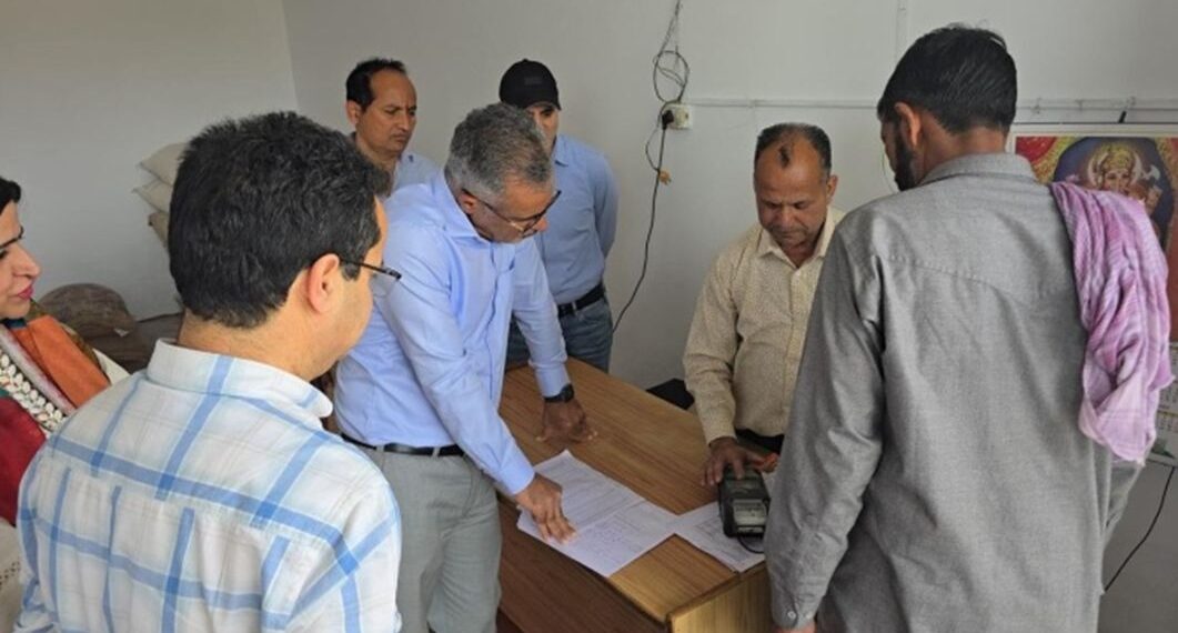 Union Secy, Food & Public Distribution visits J&K, Takes review of FCS&CA Dept, FCI