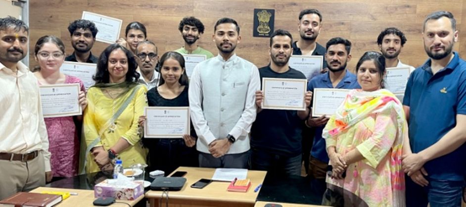 One-Month Internship Prog for Central University Students Concludes at DIPR J&K