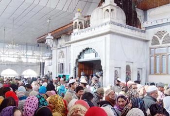 Urs of Hazrat Sheikh Hamza Makhdoom Sahib: Devotees gather for night prayers