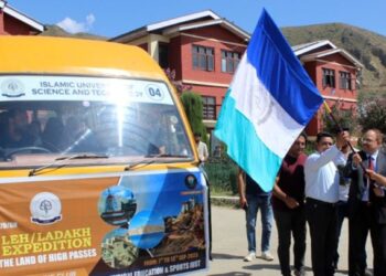 VC IUST, Flags Off Alpine Club’s Ladakh Trip