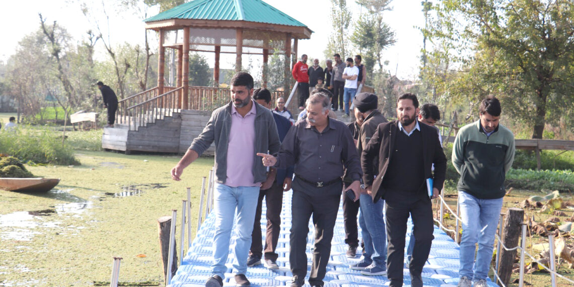 VC JKLCMA Conducts Extensive Inspection of Dal-Nigeen Lake, Reviews ongoing conservation measures