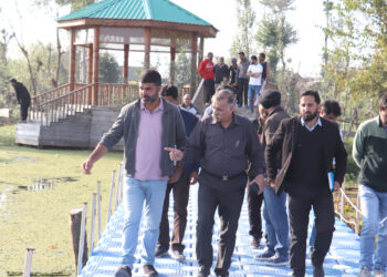 VC JKLCMA Conducts Extensive Inspection of Dal-Nigeen Lake, Reviews ongoing conservation measures