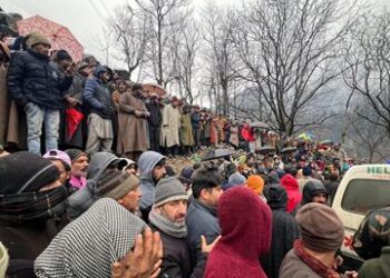 Valley mourns tragic loss of five family members in Pandrathan suffocation incident