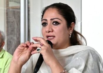 Vice Chairperson KVIB interacts with artisans at Akad Ang