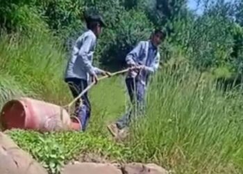 Video shows students pulling cylinder uphill in Poonch, probe ordered