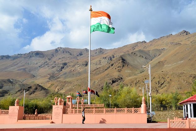 On 24th Vijay Diwas at Drass Def Minister, Tri-Service Chiefs to lay wreath at war memorial today
