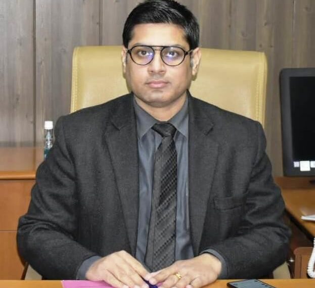 DDC Rajouri asks telecom operators to improve connectivity to mitigate public issues