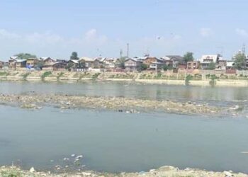 Dry Spell in Valley: Water level in Jhelum drops to 70-year low