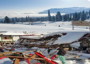 Kashmir’s Whiteout: Winds Wreck the Welcome