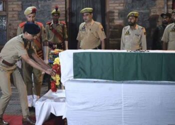 Wreath laying ceremony of slain J&K police ASI held in Srinagar