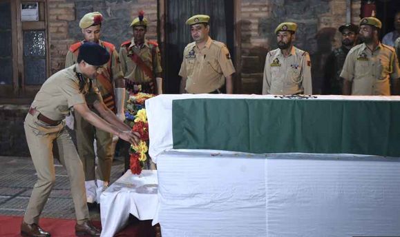 Wreath laying ceremony of slain J&K police ASI held in Srinagar