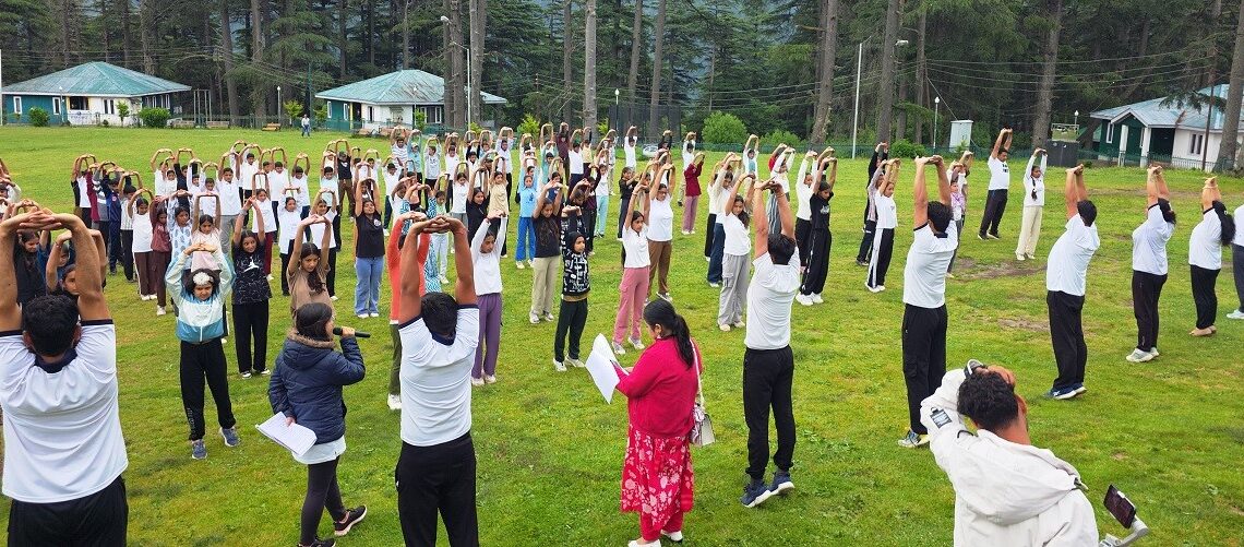 Grand Yoga session organized at Patnitop Meadow to mark Nasha Mukt Campaign