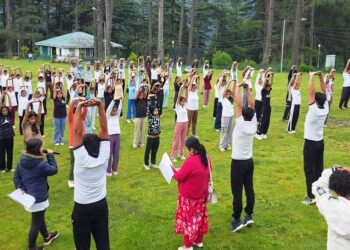 Grand Yoga session organized at Patnitop Meadow to mark Nasha Mukt Campaign