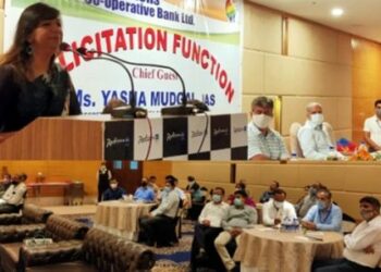 Yasha Mudgal felicitates top achiever branches of Citizens Cooperative Bank Limited