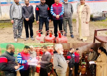 ADC conducts surprise inspection of Gas Agency, Petrol Pumps in Bhaderwah