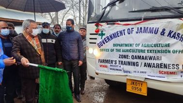 Advisor Farooq Khan inaugurates sale of vegetable seedlings at LalMandi