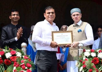 DIPR officer Syed Shakeel Andrabi receives Award of Excellence