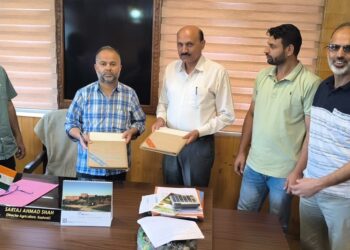 Agriculture Department Kashmir signs MoU with Deptt of posts Srinagar