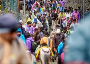 Sixth batch of over 8,800 Amarnath Yatra pilgrims leaves Jammu