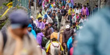 Sixth batch of over 8,800 Amarnath Yatra pilgrims leaves Jammu